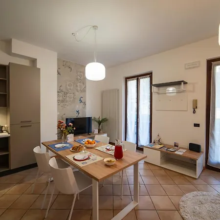 La Casa Dei Carta-new & Chic *